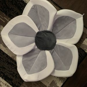 Lotus bath flower for infant.